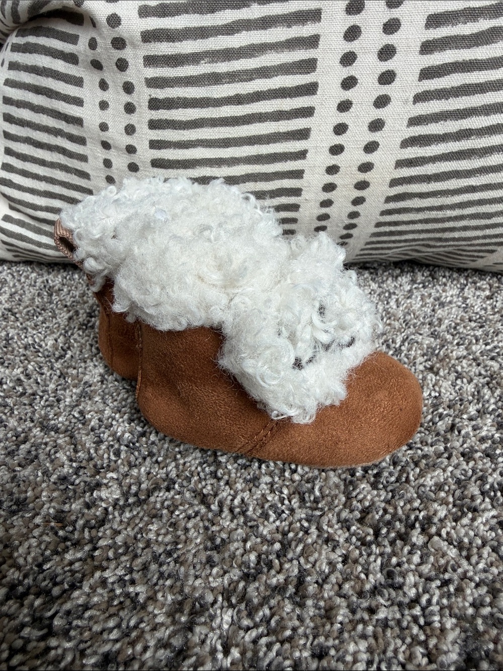 NWOT UGG Sherpa lined brown baby booties size 0/1
